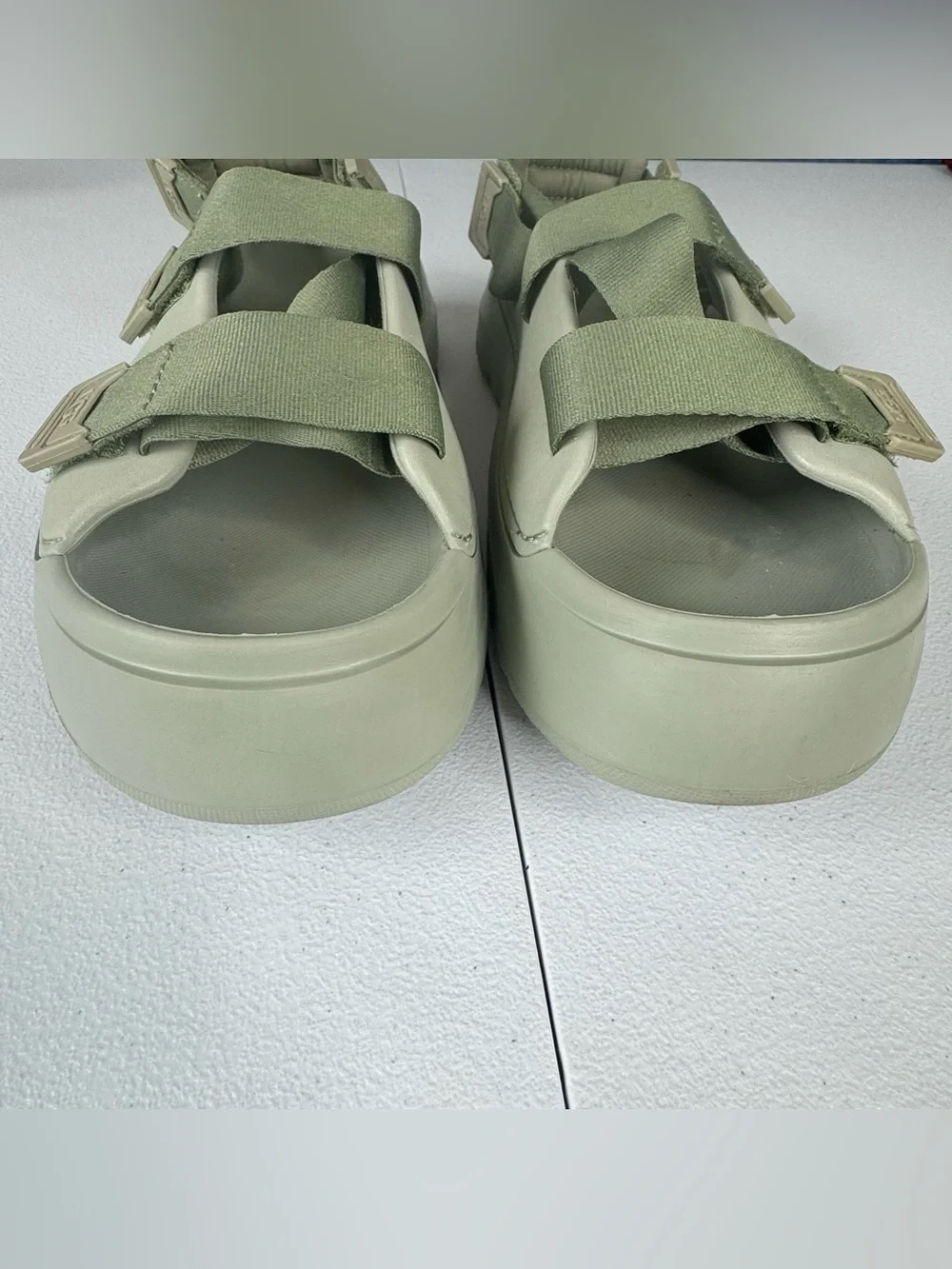 UGG embossed closure reasonable